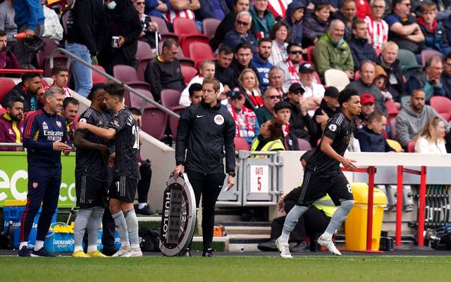 Ethan Nwaneri comes on to make Premier League history 