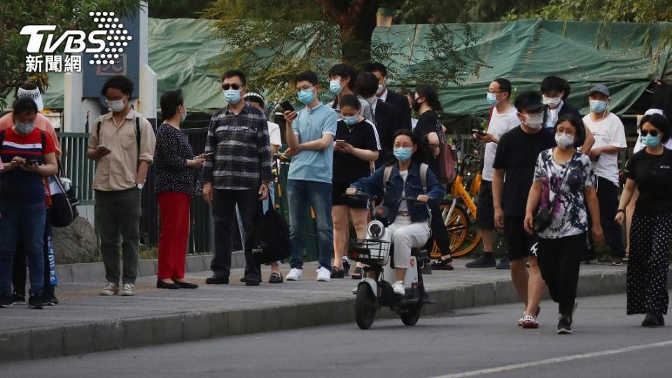 伴隨疫情升溫，部分地區的民眾常常需要做核酸檢驗。（圖／達志影像美聯社）