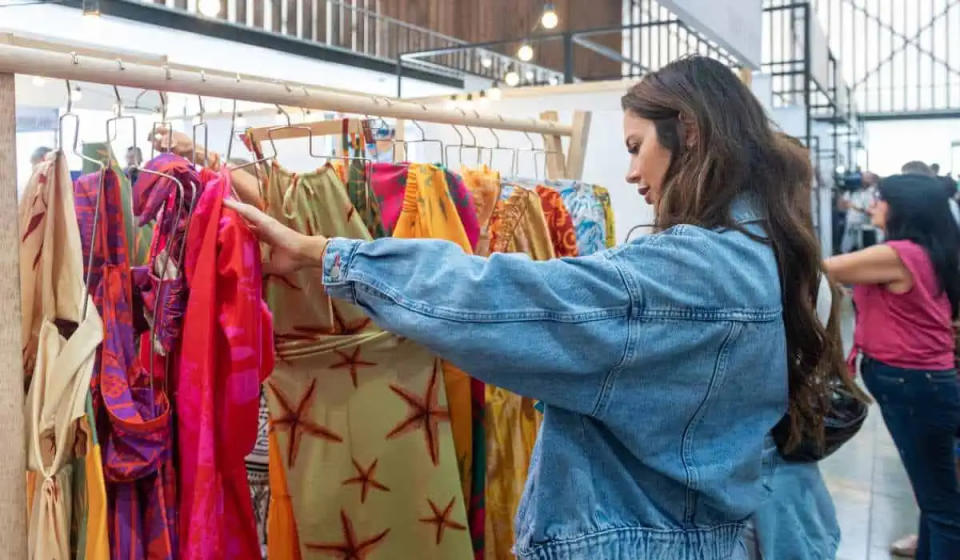 Reconocidas marcas como H&M, Zara y Falabella están entre las que más importan ropa en Colombia. Imagen: Inexmoda.