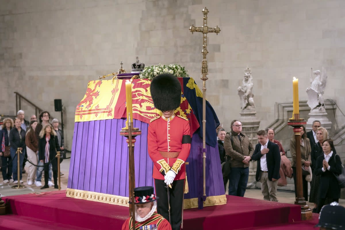 Members of the public file past the coffin of the Queen (Danny Lawson/PA) (PA Wire)