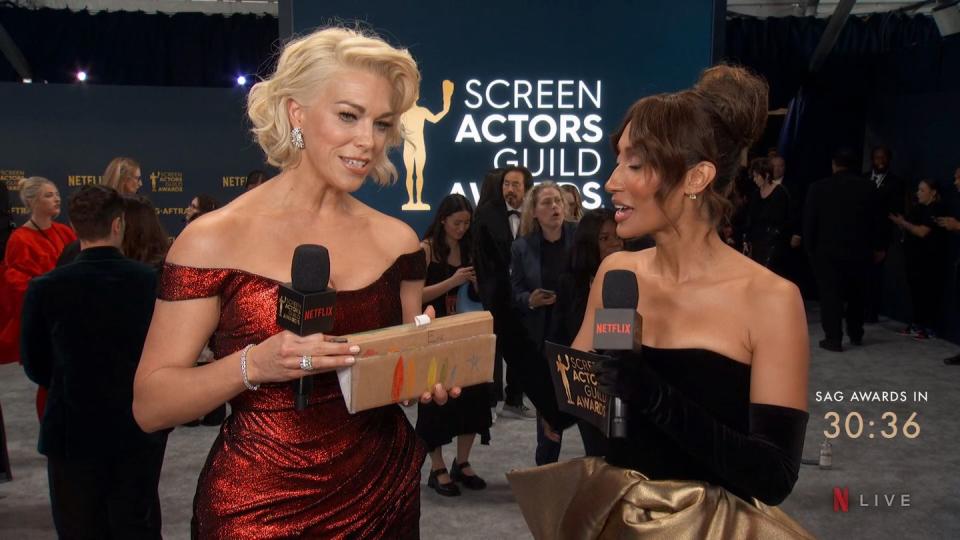 hannah waddingham takes her epic cardboard clutch made by her 9 year old daughter to the sag awards