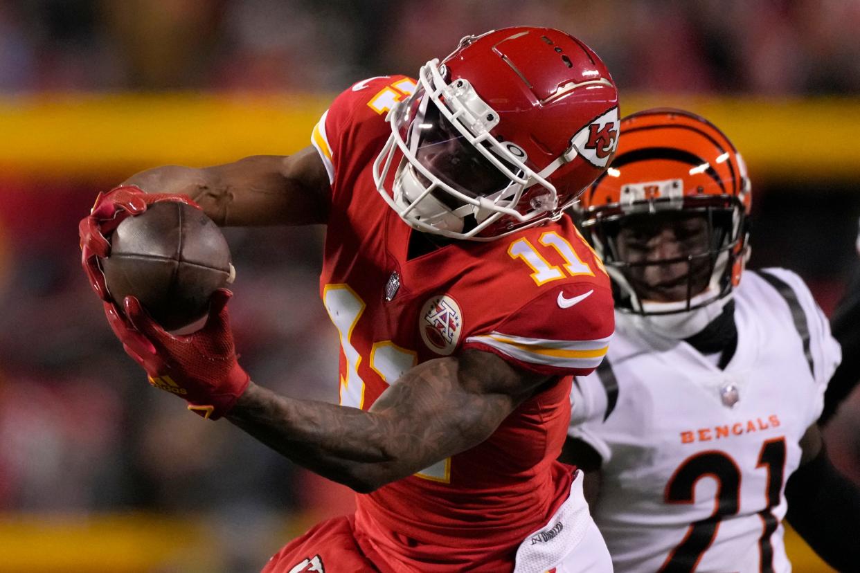 Kansas City Chiefs wide receiver Marquez Valdes-Scantling makes the catch while defended by Cincinnati Bengals cornerback Mike Hilton