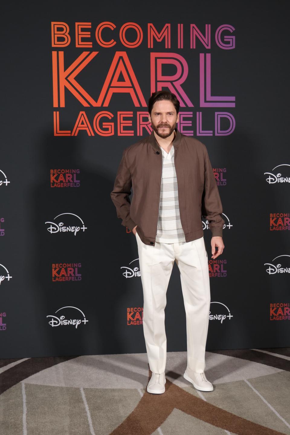  Daniel Brühl attends a photocall for his new film "Becoming Karl Lagerfeld" 