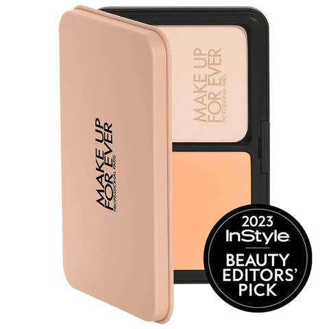 <p>Makeup Forever</p>