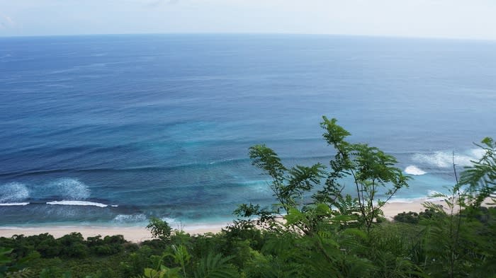 Fascinating view: From the parking lot, the trek leading to the beach – as indicated by a signboard saying "to the beach" – offers a fascinating view of the Indian Ocean from the edge of the cliff.