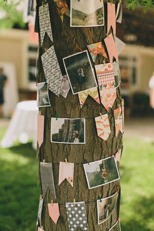 <p><b>Touche personnelle</b></p><p>Recouvrez de vos photos des troncs d’arbre pour décorer l’espace extérieur. <i>[Photo: Pinterest]</i></p>