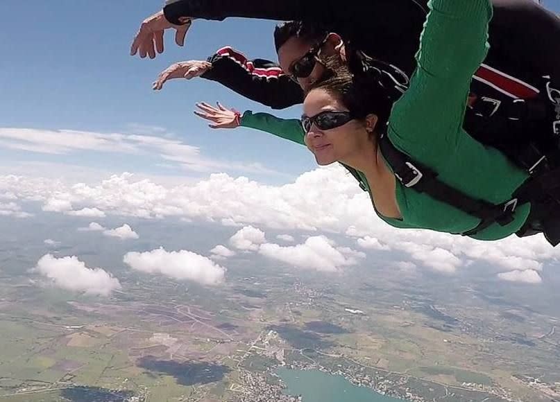 Alita Lavín (autora) en una experiencia realizada con SkydiveMexico