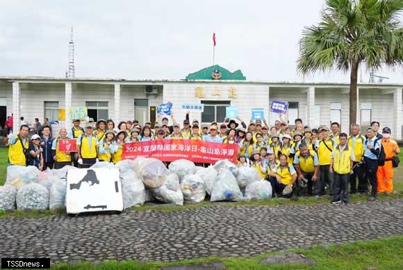 響應國家海洋日，宜蘭縣環保局提前舉辦「龜山島淨灘淨海活動」，展開淨灘及淨海之海洋保護行動，共同維護宜蘭水環境。（圖：宜蘭縣環保局提供）