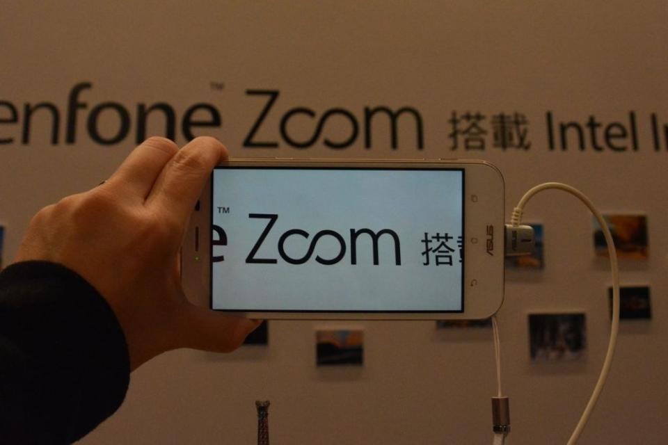 ASUS世界最薄ZenFone Zoom開賣 售價13,990/15,990!