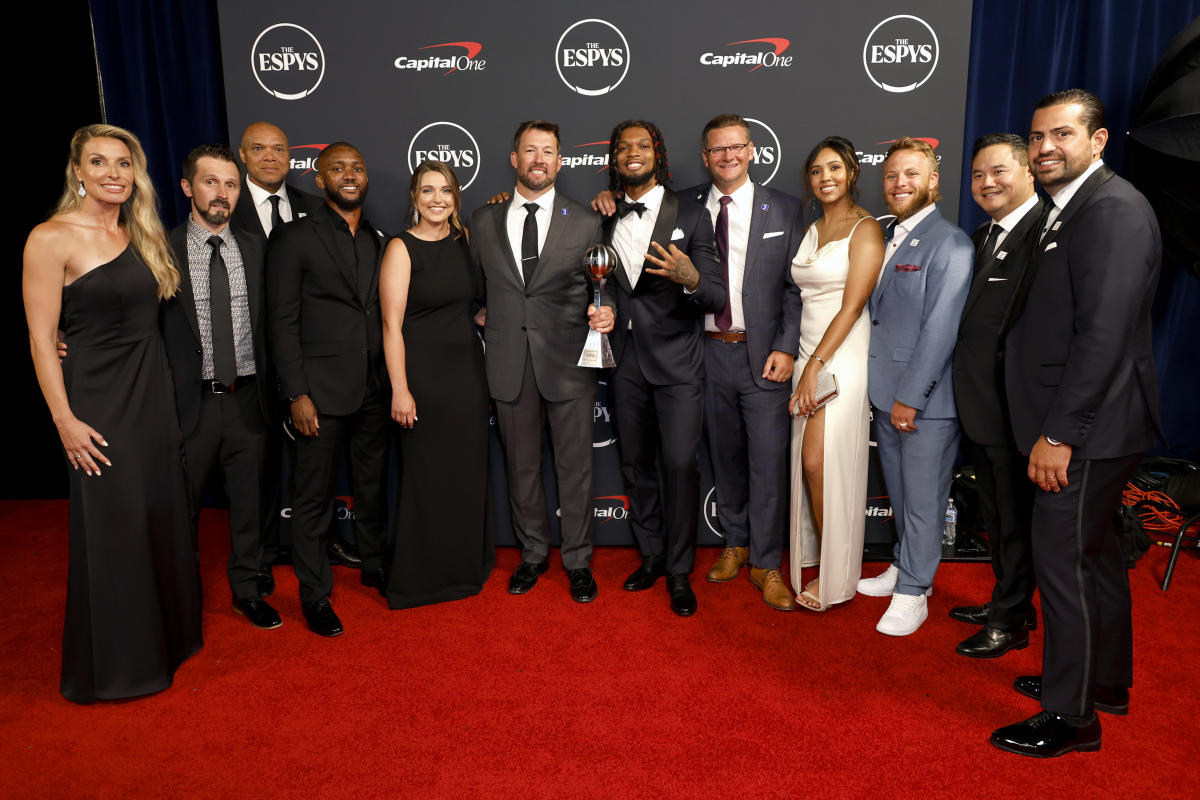 Damar Hamlin Sobs While Presenting ESPYs Award to Buffalo Bills