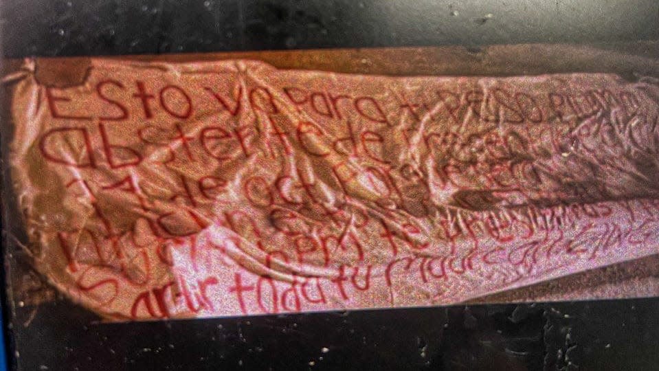 A banner threatening Peso Pluma was found on a bridge located at Prolongación Calle Segunda and Mirador Boulevard in La Isla subdivision of Tijuana, Mexico.