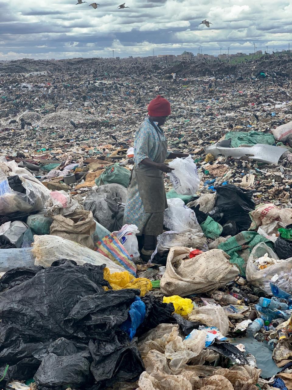 Scavenging in the dump, Dandora, 2019.