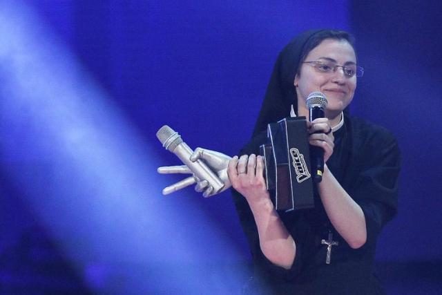 Sister Cristina, Italy's Singing Nun, Meets Pope Francis