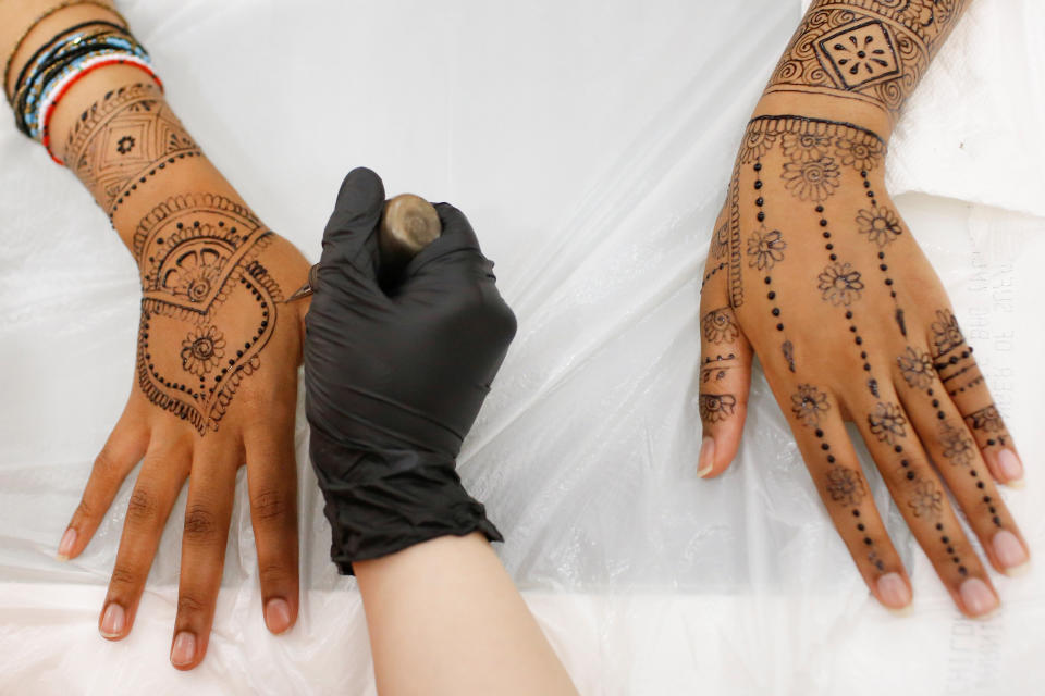 Henna is applied to the hands and arms of a Muslim female customer at the Le'Jemalik Salon and Boutique ahead of the Eid al-Fitr Islamic holiday in Brooklyn, New York, U.S., June 21, 2017. Picture taken on June 21, 2017.&nbsp;