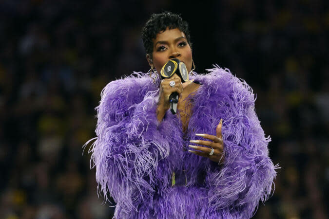 Fantasia Gave The Most Soulful Rendition Of The National Anthem At The CFP Championship And Everyone Is Stanning | Photo: Gregory Shamus via Getty Images