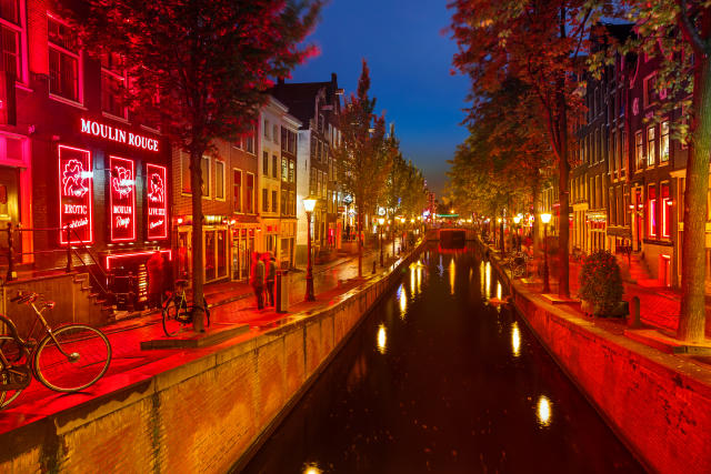 Centimeter skat laser Amsterdam plans to ban weed from Red Light District streets