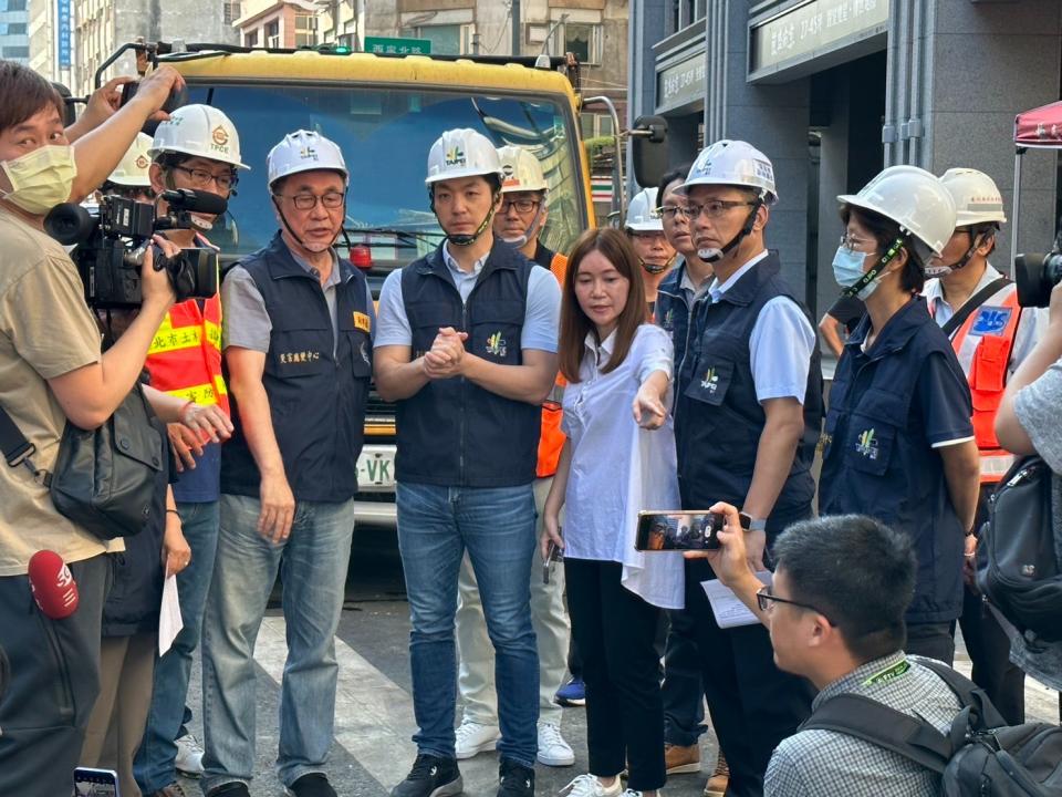 台北市大同區天坑災情擴大，市長蔣萬安急赴現場了解原因。陳怡君議員提供