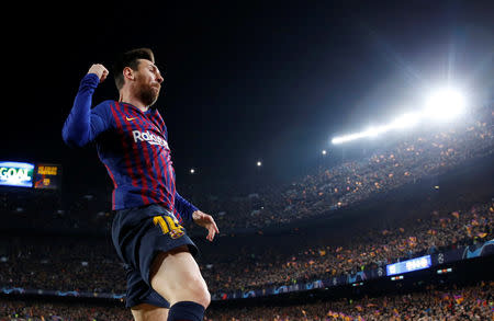 Foto del martes del delantero de Barcelona Lionel Messi celebrando tras marcar el segundo gol de su equipo ante Manchester United. Abr 16, 2019 Action Images via Reuters/Carl Recine