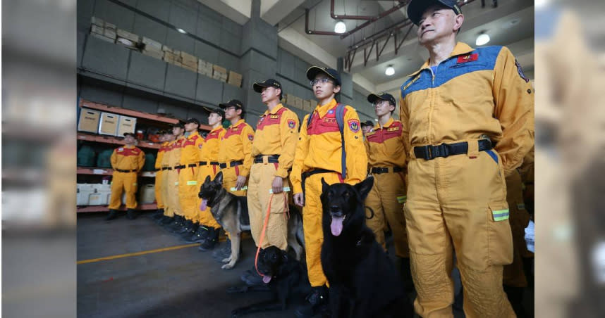 北市消防4日出動68人3犬共同演練進行國內外災害搶救。(圖／翻攝畫面)