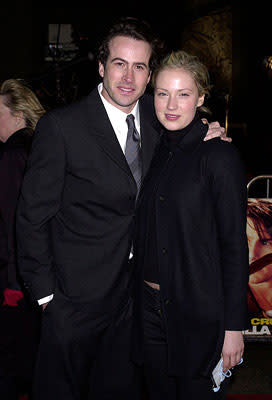 Jason Lee and Carmen Lee at the Hollywood premiere of Vanilla Sky