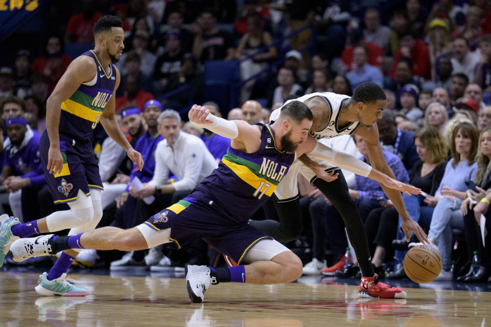 Brooklyn Nets center Nic Claxton, right, and New Orleans Pelicans center Jonas Valanciunas (17) battle for the ball in the first half of an NBA basketball game in New Orleans, Friday, Jan. 6, 2023. (AP Photo/Matthew Hinton)