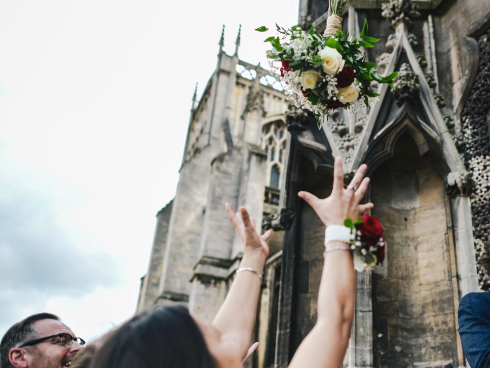 bouquet toss