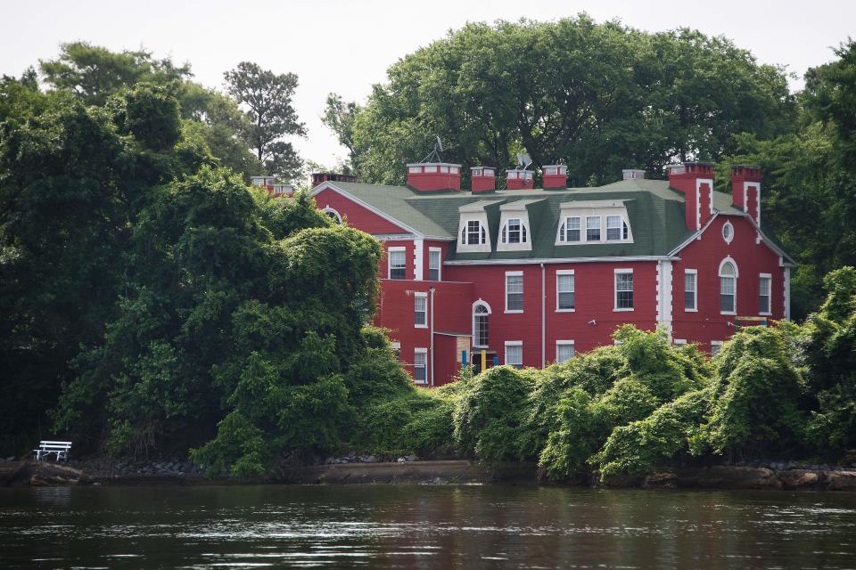 Part of the Russian Federation's riverfront compound is seen from the water on Maryland's Eastern Shore in Centreville, Maryland on June 16, 2017. (Photo: Jim Watson/AFP/Getty Images)