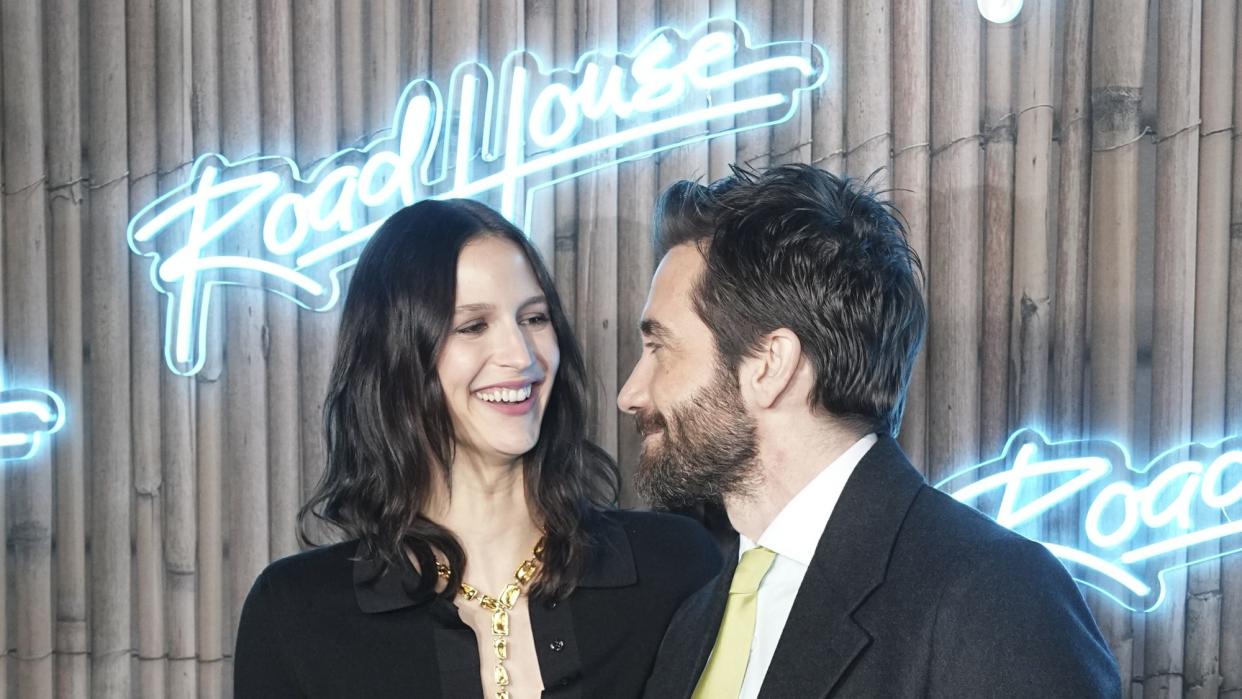 jake gyllenhaal and jeanne cadieu at the road house premiere