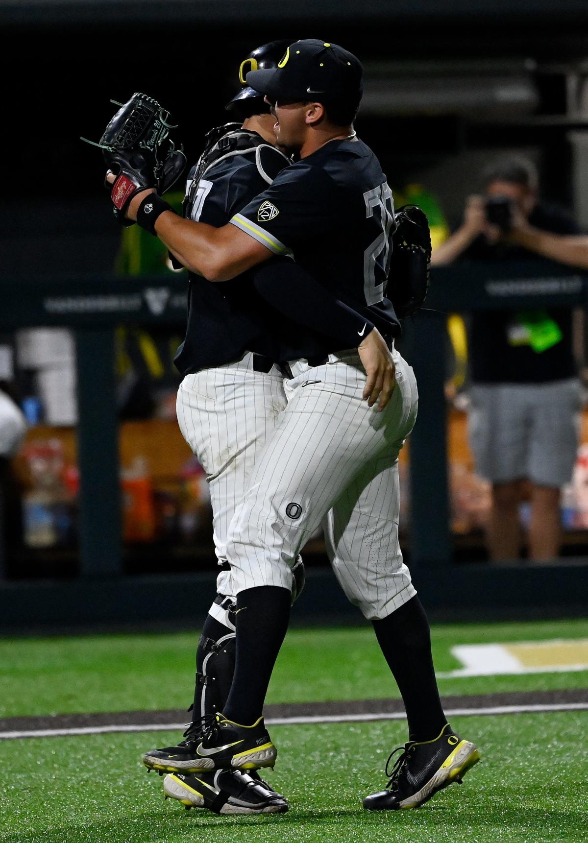 College Baseball: Oregon's Drew Cowley named Third Team All-American