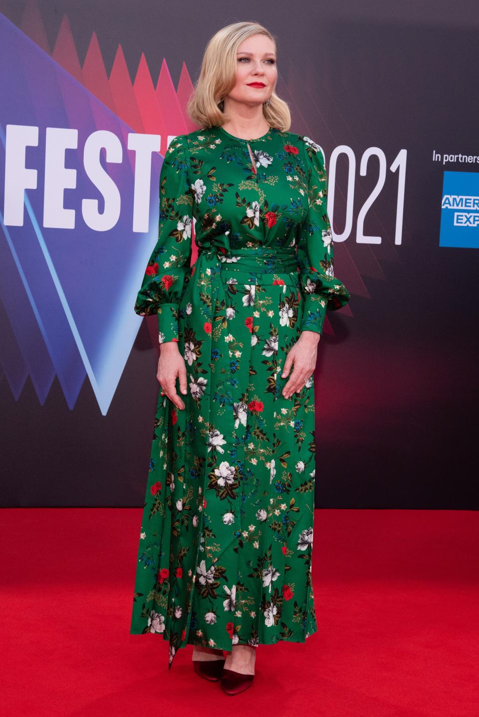 Kirstens Dunst wears an Erdem dress with red pumps at “The Power of the Dog” UK premiere. - Credit: Loredana Sangiuliano / MEGA