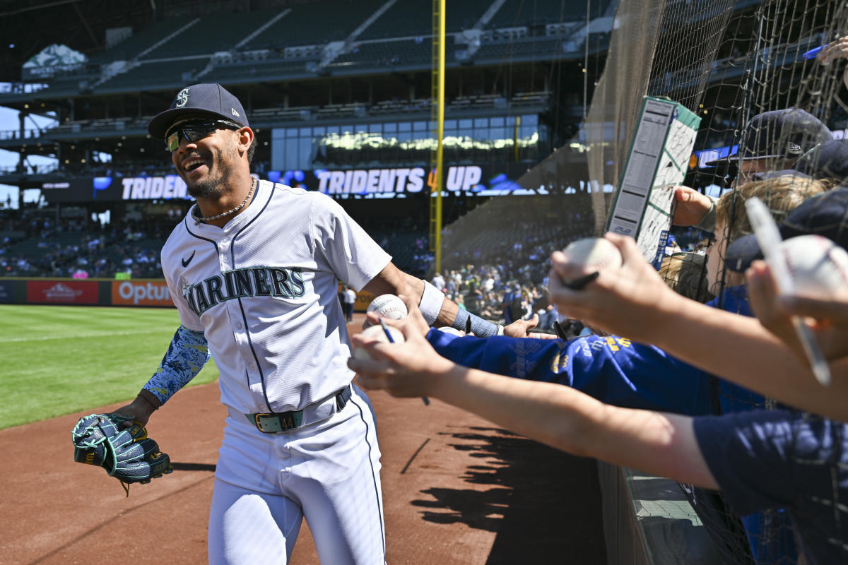 Julio Rodríguez hits first home run since July 20 with two-run homer in Mariners’ win over Rays