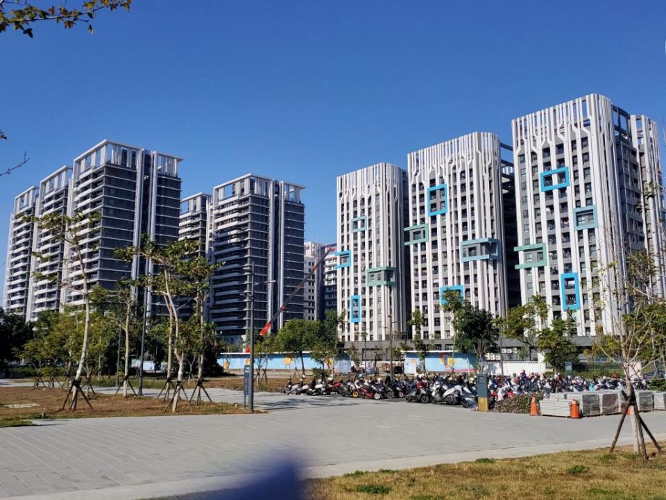 萬物齊漲，房價更是漲不停，根據統計，台南市十一月份房屋買賣移轉量達二二二七棟，締造歷年來十一月份新高。（記者林雪娟攝）