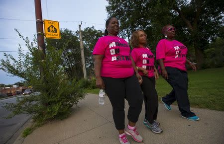 Mothers Against Senseless Killings (MASK) members patrol the streets in the Englewood neighborhood of Chicago, Illinois, United States, August 5, 2015. REUTERS/Jim Young