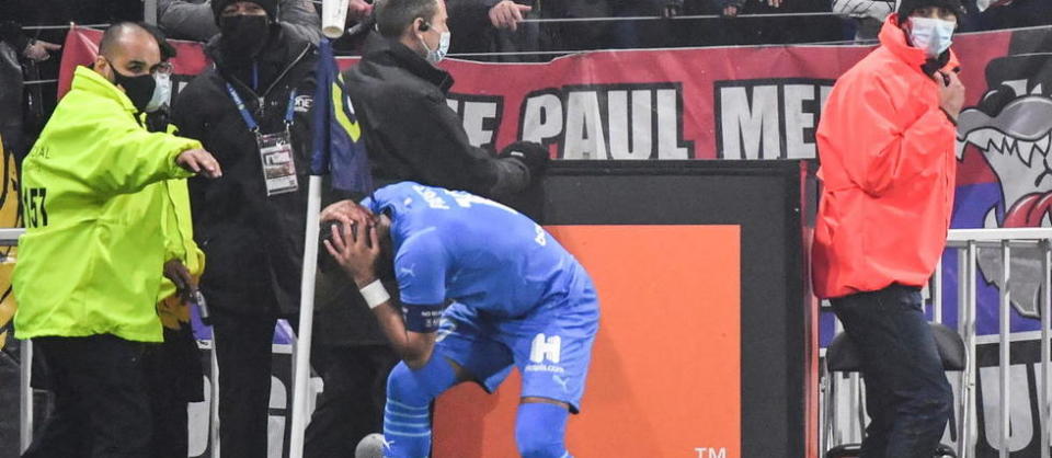 Payet avait déjà été touché par une bouteille lors d'un match à Nice en tout début de saison, au mois d'août.
