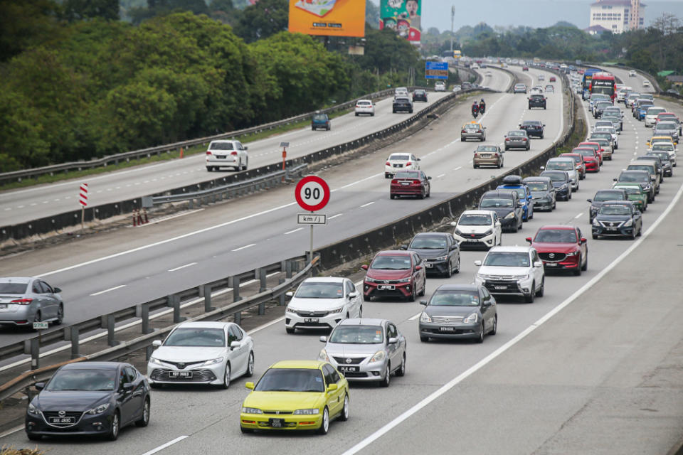 Malaysians share their balik kampung plans for first post movement control order (MCO) Raya. — Picture by Farhan Najib