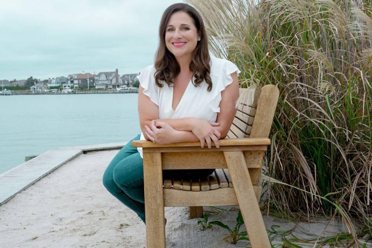 Author Jennifer Weiner on Surviving the Loss of Her Mother, Father-in-Law and Dog Last Summer