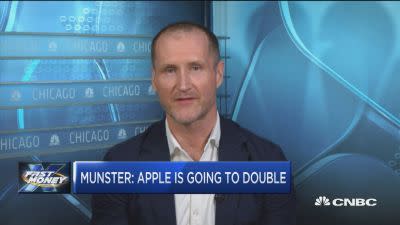 What Does Gene Munster Have to Say About an Apple Inc. (AAPL