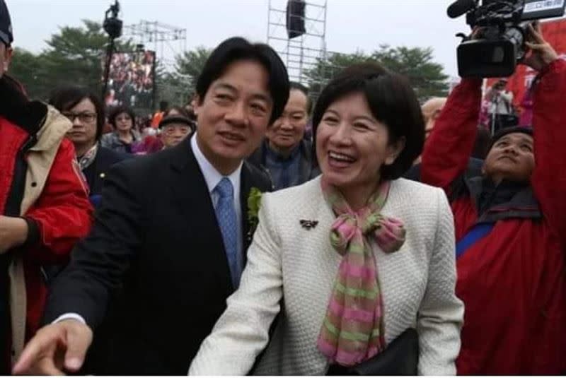 得558萬票成中華民國總統！ 賴清德與太太吳玫如是「初戀」。（圖／翻攝自賴清德臉書）