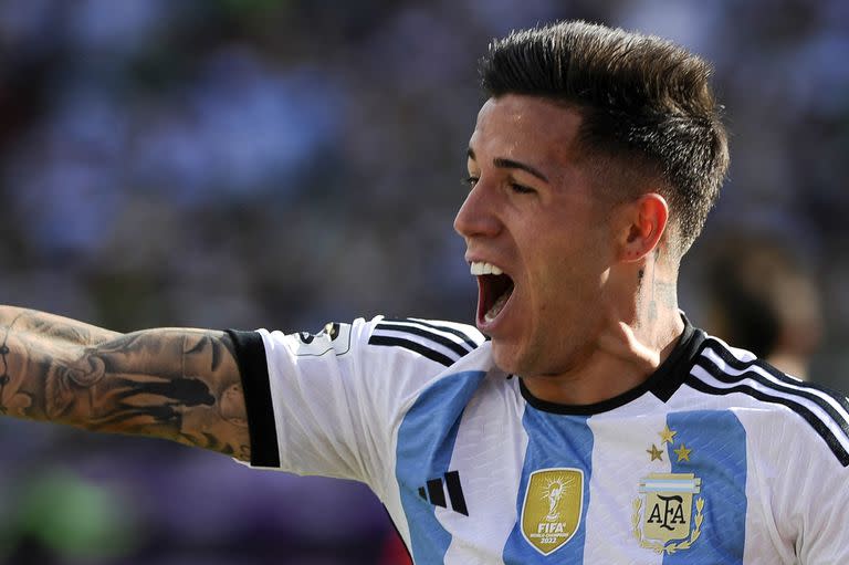 La mención especial que hizo Google al referirse al gol de Enzo Fernández contra Bolivia (Photo by JORGE BERNAL / AFP)