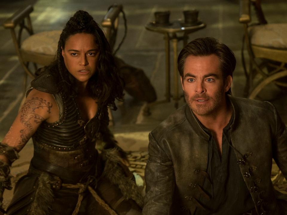 Michelle Rodriguez und Chris Pine in „Dungeons & Dragons: Honor Among Thieves“ (Aidan Monaghan/Paramount Pictures)