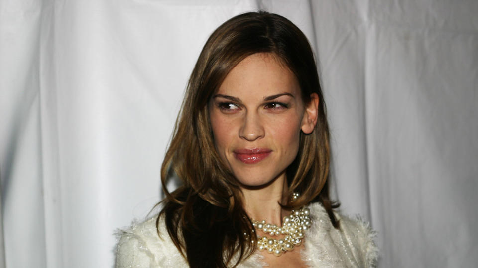 Der Film "The Hunt" mit Hilary Swank wird zunächst nicht gezeigt (Bild: Everett Collection / Shutterstock.com)