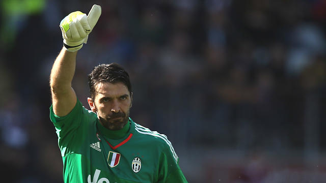 Ocupar Sobrevivir Procesando Gianluigi Buffon no cuelga los guantes ni durante sus vacaciones