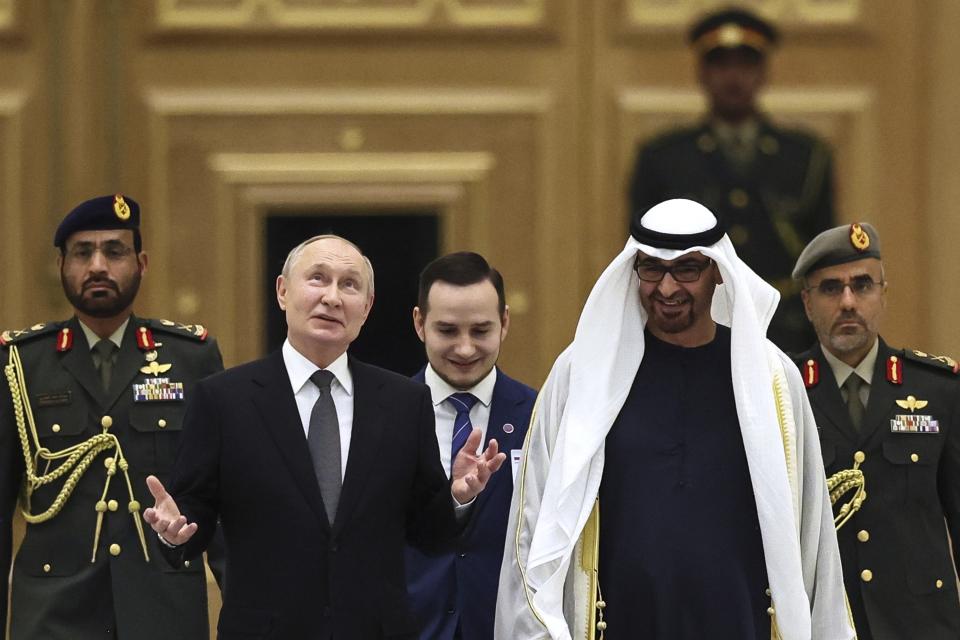 Emirati President Sheikh Mohammed bin Zayed Al Nahyan, foreground right, and Russian President Vladimir Putin, foreground left, attend an official welcome ceremony at Qasr Al Watan, Abu Dhabi, United Arab Emirates, Wednesday, Dec. 6, 2023. (Sergei Savostyanov, Sputnik, Kremlin Pool Photo via AP)