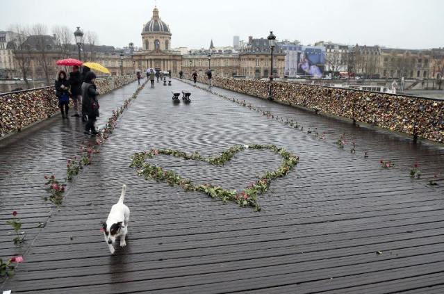 Paris Love Bridge Railing Collapses Under Weight of Locks