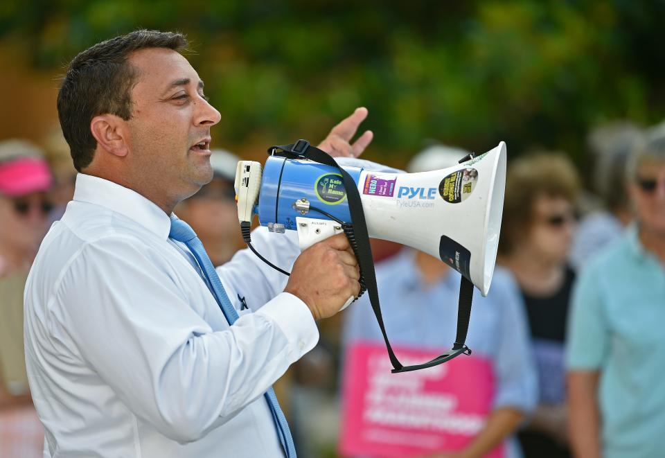 Former Sarasota mayor and current City Commissioner Hagen Brody stated, "A woman has the right to make her own reproductive choices. It's that simple." Sarasota Save Roe Response protest was organized by Planned Parenthood of Southwest and Central Florida (PPSWCF) Tuesday afternoon, May, 3, 2022.