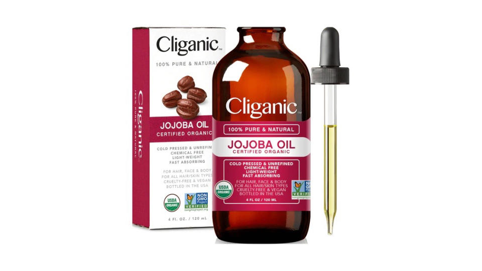 Cliganic, 100% Pure Organic Jojoba Oil, 120 ml/473ml. (Photo: Shopee SG)