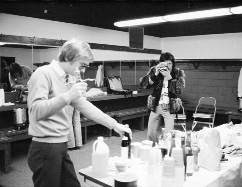 70 Iconic Photos of Musicians Backstage in the '70s