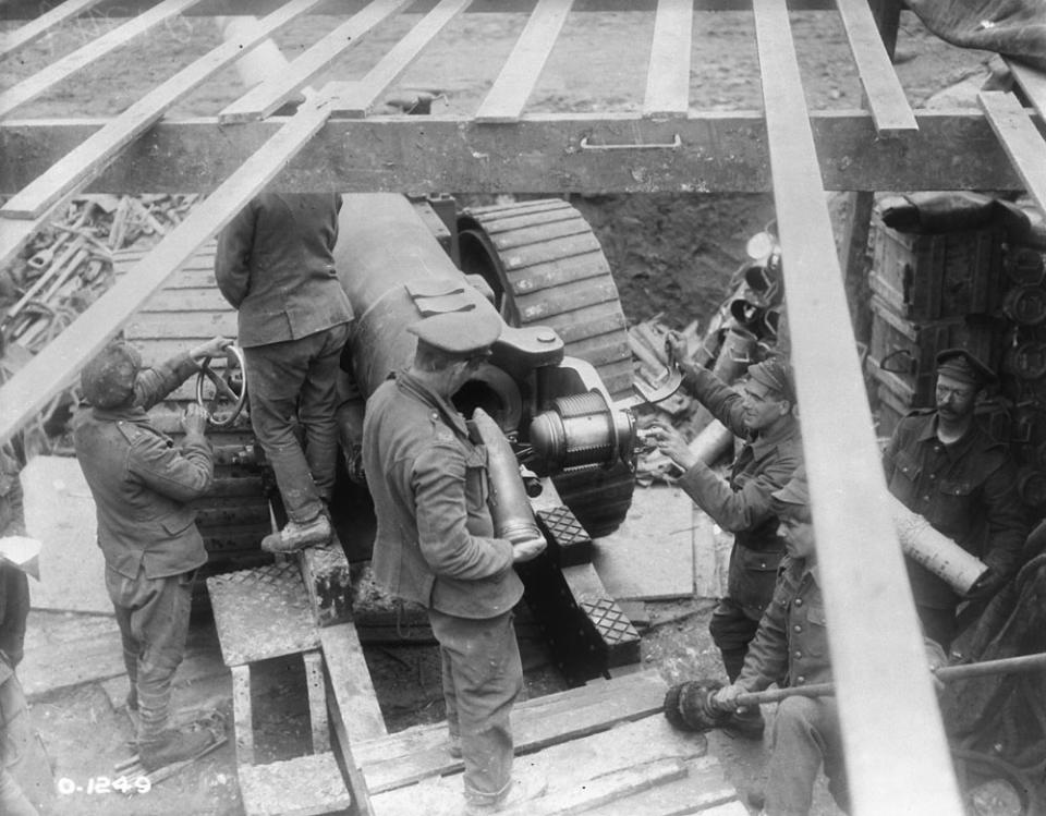 <p>Canadian soldiers load a shell into a large naval gun on the Canadian front during the Battle of Vimy Ridge in April 1917. Photo from Library and Archives Canada. </p>