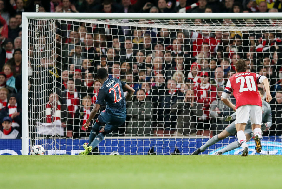 Bayern's David Alaba misses to score with a penalty during a Champions League, round of 16, first leg soccer match between Arsenal and Bayern Munich at the Emirates stadium in London, Wednesday, Feb. 19, 2014 .(AP Photo/Alastair Grant)