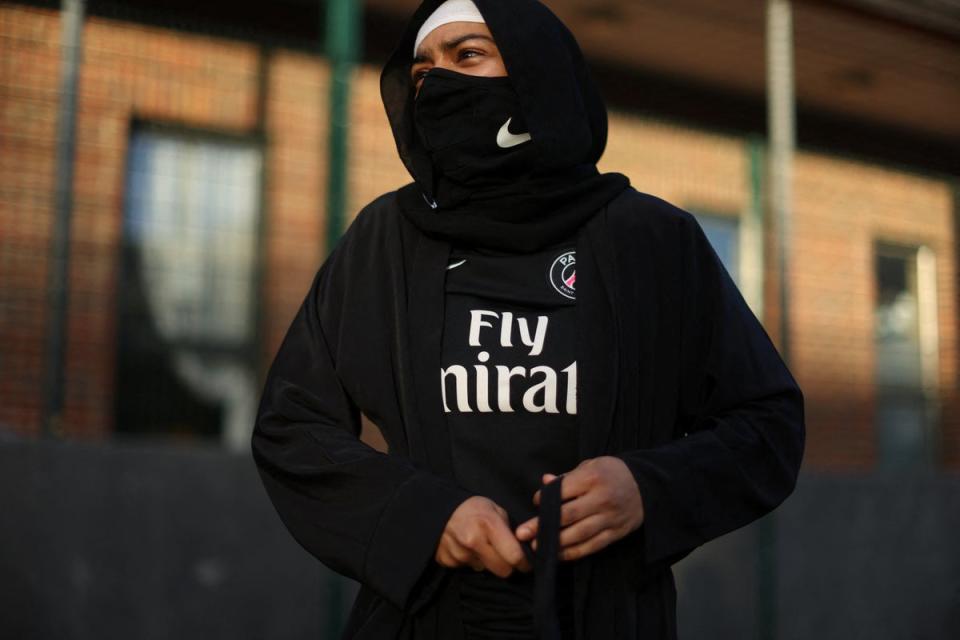 Atiya adjusts her robe during training (Reuters)